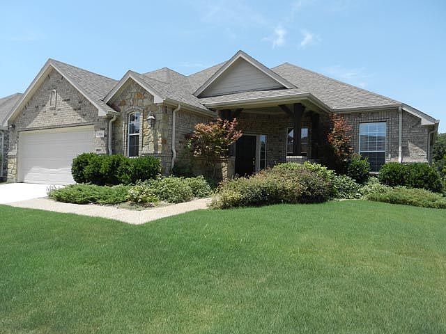 1st image of 934 Quarry Oaks Dr