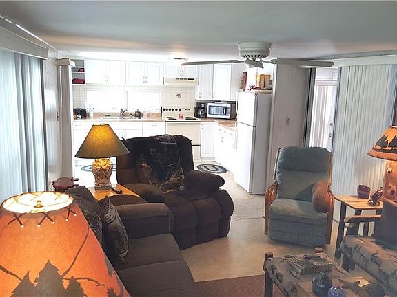 4th image of 546 Fleetwood St