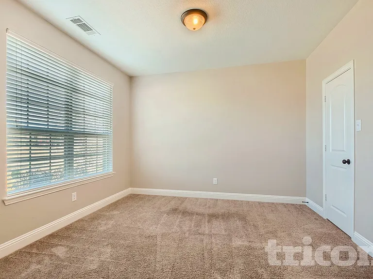 409 Montgomery Ave — Photo 2