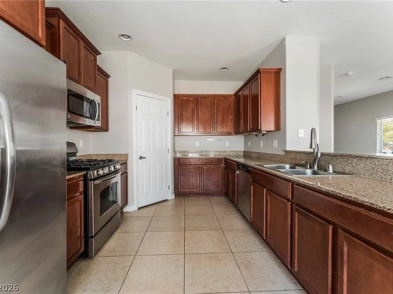 6048 Stern Cove Ct — Photo 5