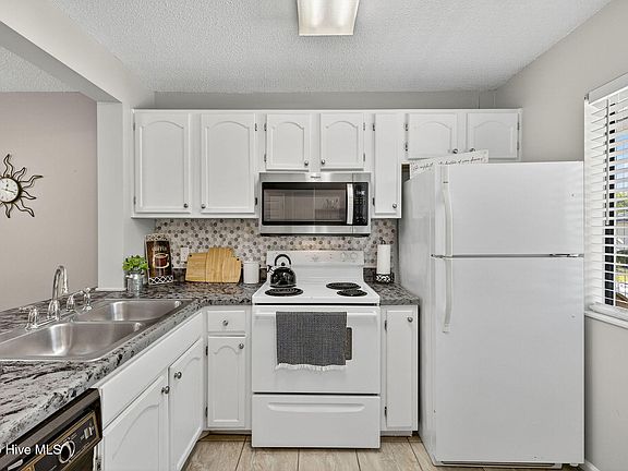 4th image of 3639 Saint Johns Court Unit B