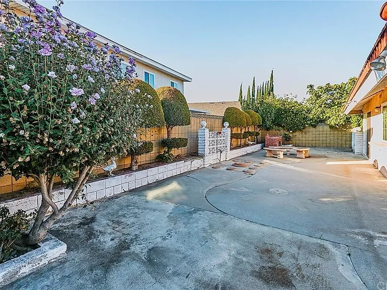 23721 Pasatiempo Ln — Photo 12