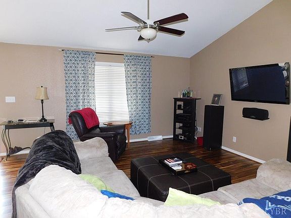 3rd image of 111 Russell Springs Dr