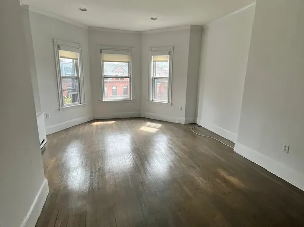 225 Newbury St APT 3F, Boston, MA 02116