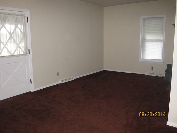 4th image of 923 W Florence Ave