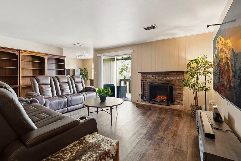 2 bed, 2.0 bath, 1120 sqft, $2,095 — Photo 3