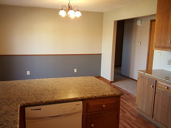 4th image of 3418 Woods Dr