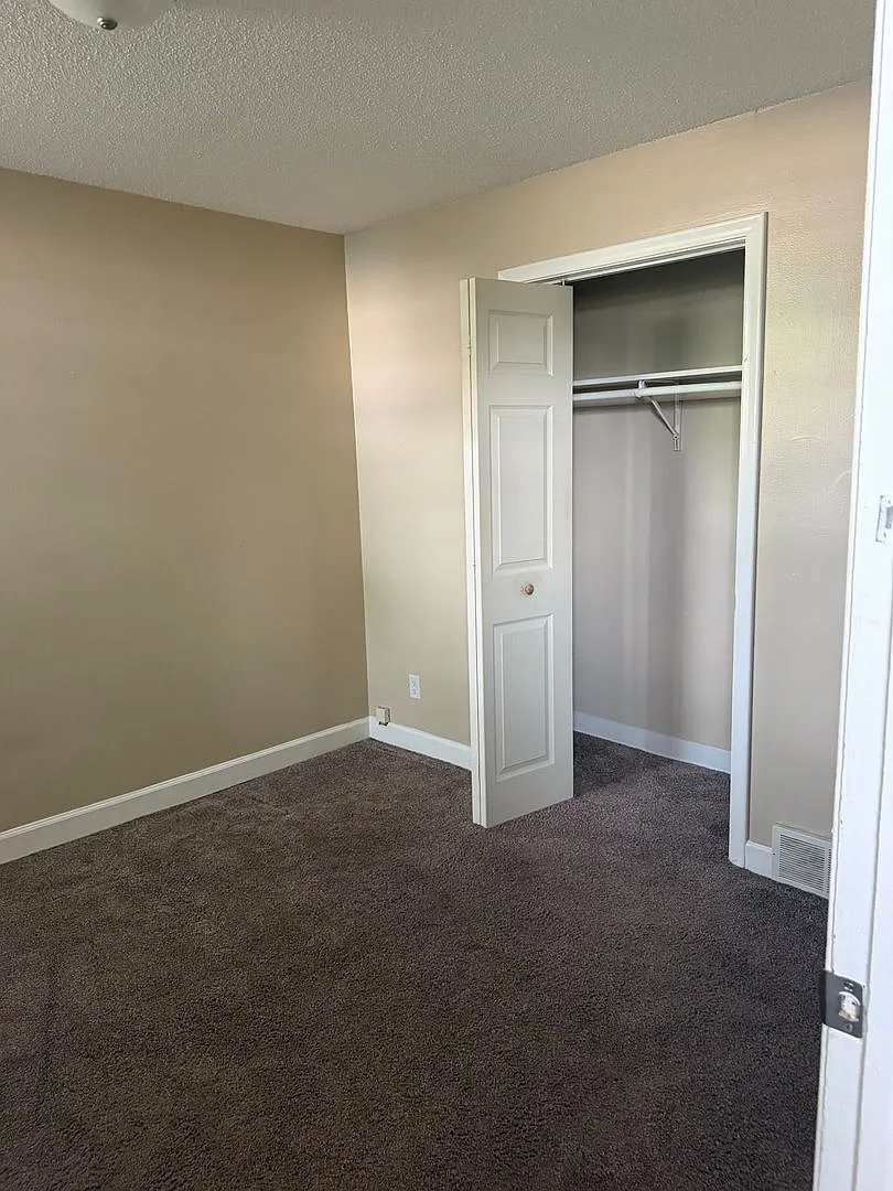 Heights Apartments - 538 Summit — Photo 3