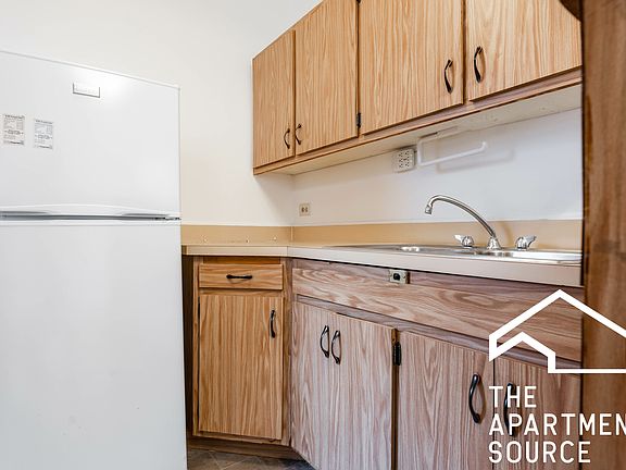 2nd image of 625 W Melrose St APT N2