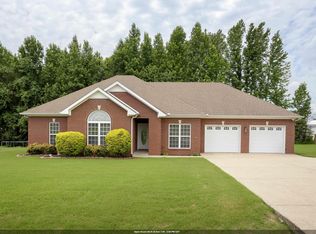 114 Villagewood Dr, Killen, AL 35645