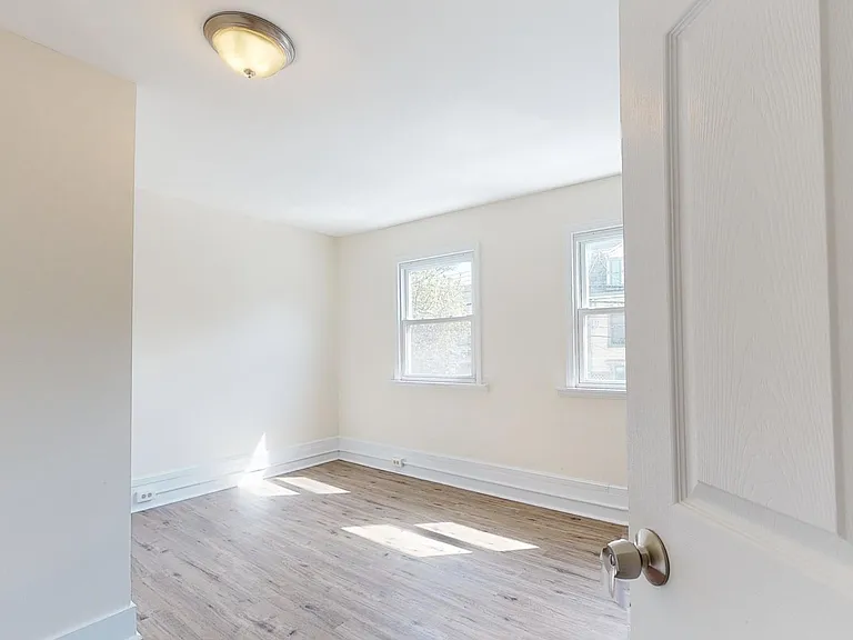 1909 Jane St — Photo 13