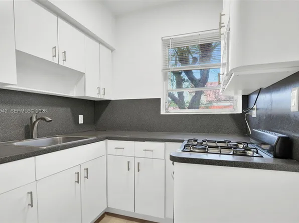 4740 Pine Tree Dr APT 28, Miami Beach, FL 33140