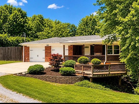2nd image of 442 Thomas Ln