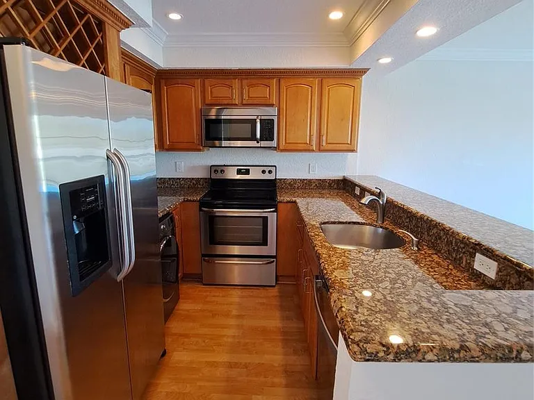 151 NE 16th Ave #3 — Photo 1