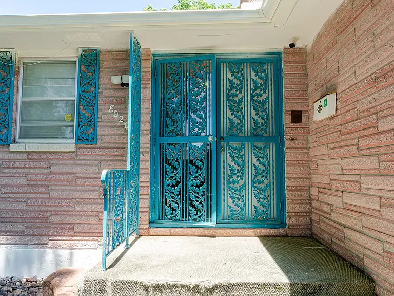 8020 Oakland Ave — Photo 4