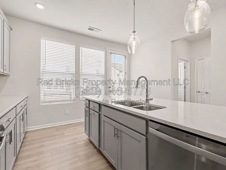 1420 Blanche St — Photo 18