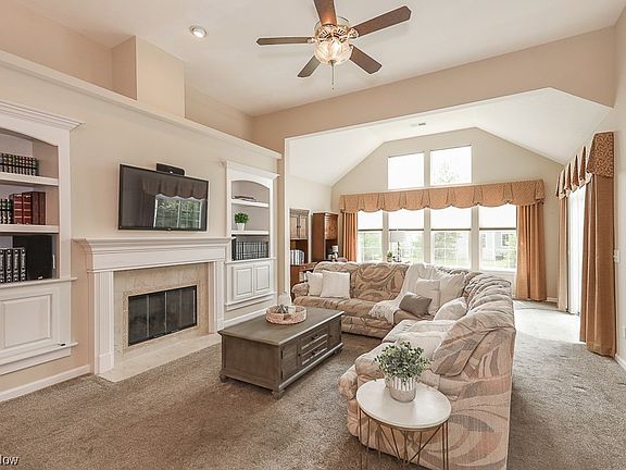 2nd image of 565 Hyannis Port Cir