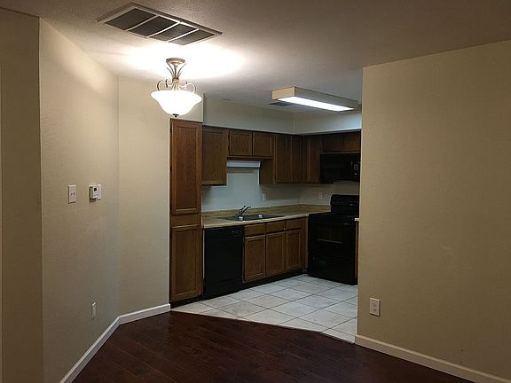 4th image of 9839 Walnut St #104