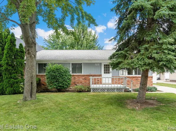 122 Cloveridge Dr, Troy, MI 48084