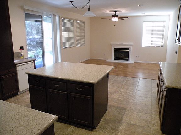 4th image of 2471 S Menlo Ave