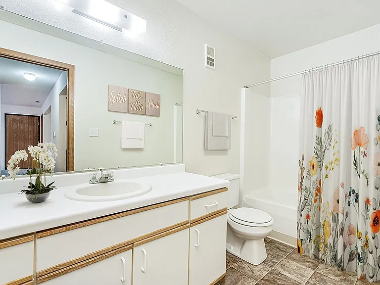 Tanglewood Apartments — Photo 8