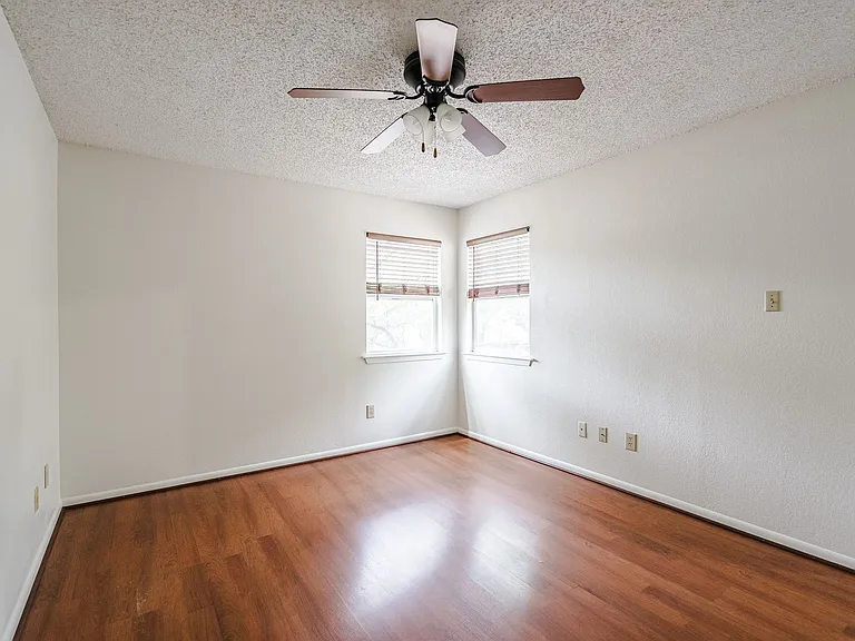 7825 Beauregard Cir — Photo 17