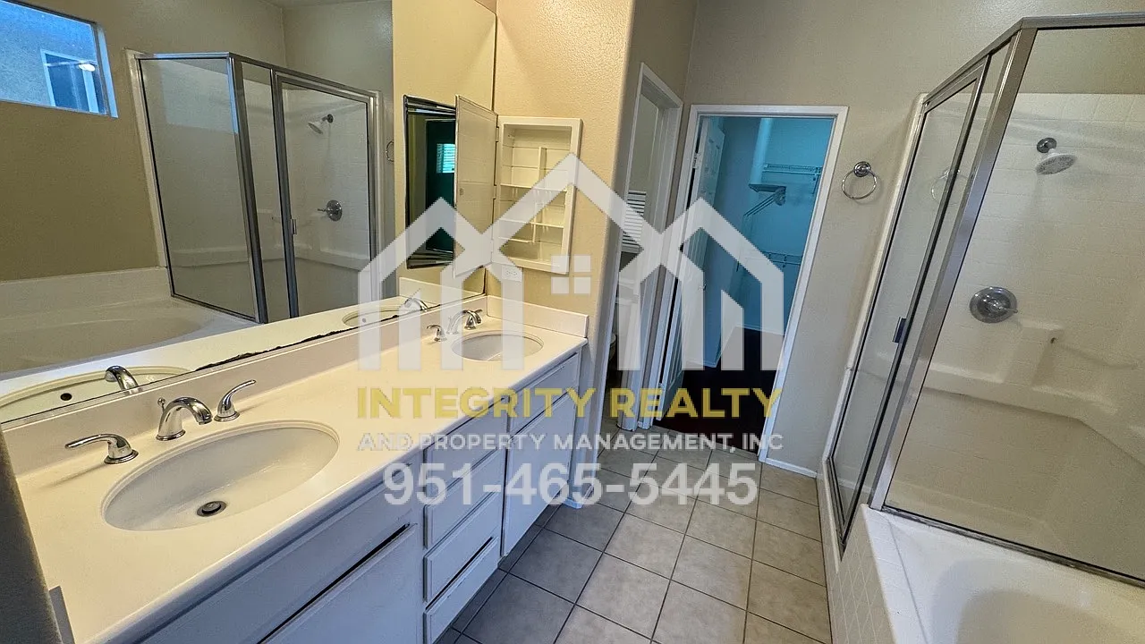 4 bed, 2.5 bath, 1927 sqft, $3,495 — Photo 3