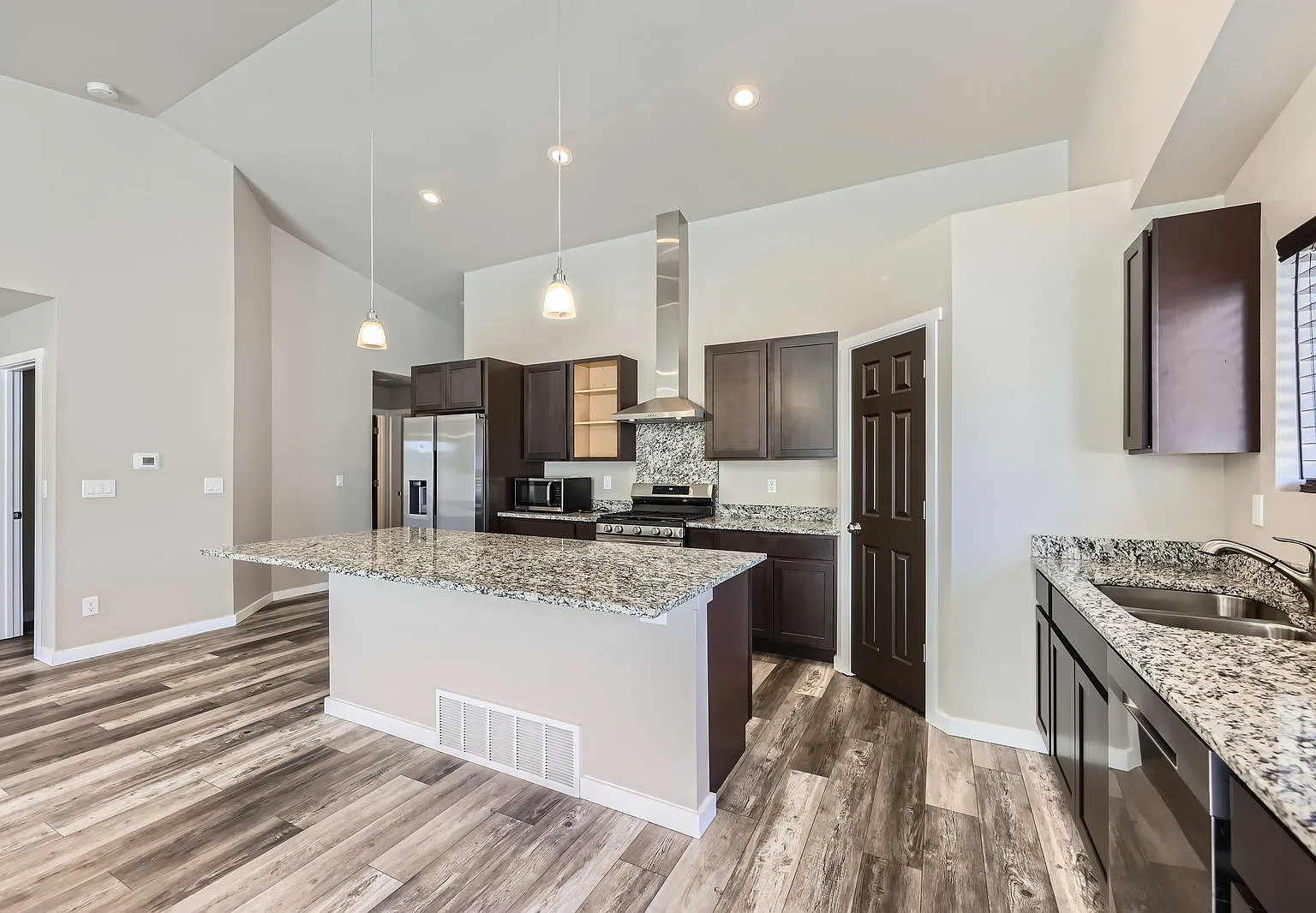 4 bed, 2650 sqft, $2,995 — Photo 1
