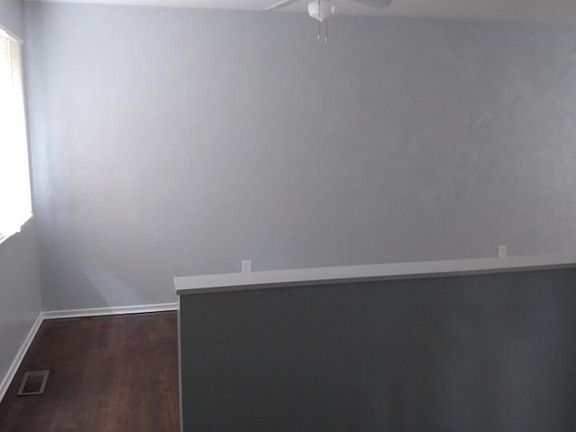 4th image of 8 Mintert Manor Dr