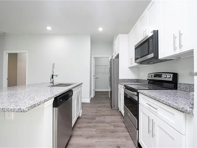 574 Geraldine Dr — Photo 5