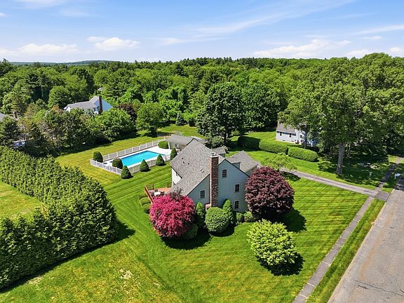 2nd image of 17 Stoneybrook Rd