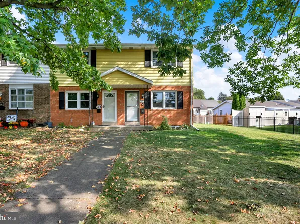 2071 Brentwood Dr, Middletown, PA 17057