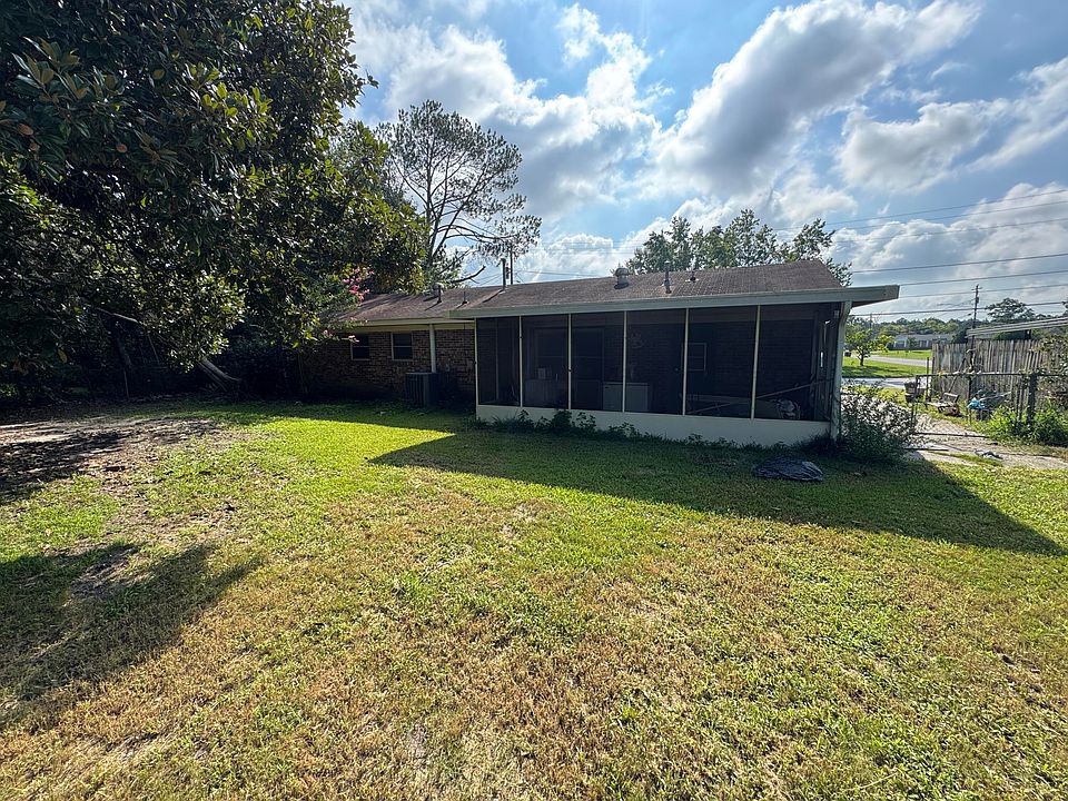 2nd image of 1835 Formosa Drive