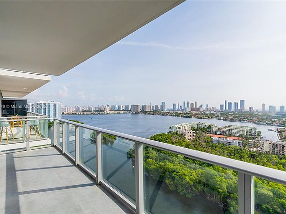 3rd image of 16385 Biscayne Blvd Unit 2217