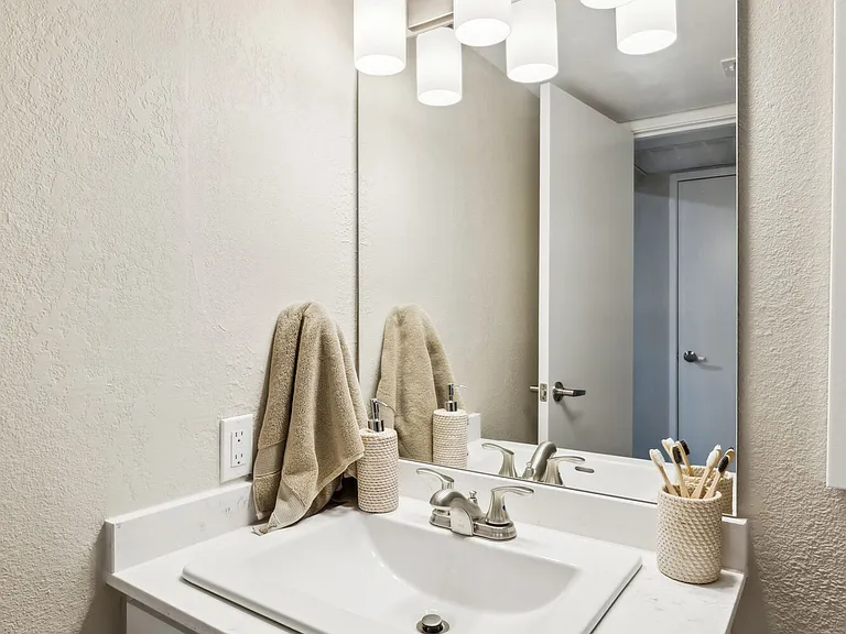 Cypress Pointe — Photo 14