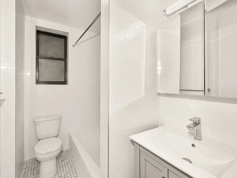 3265 Bainbridge Ave #B12 — Photo 8
