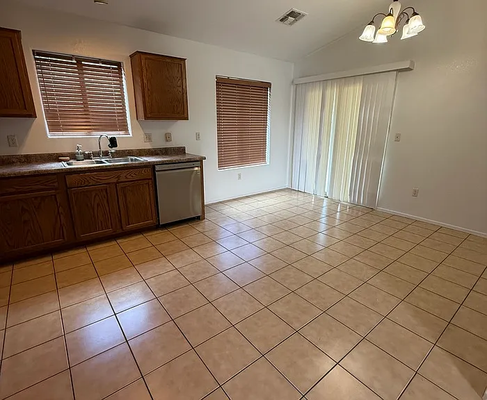 2429 E Calle Joya De Ventura — Photo 3