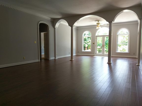 5th image of 6902 Pennell Ln