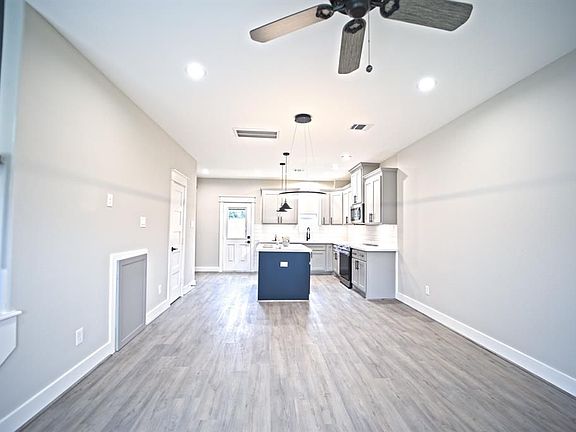 4th image of 2413 Glen Ln #D