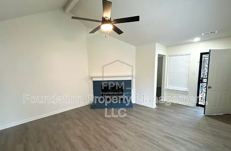 1818 Winship Dr — Photo 5