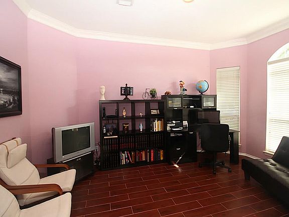 5th image of 517 Green Cedar Dr