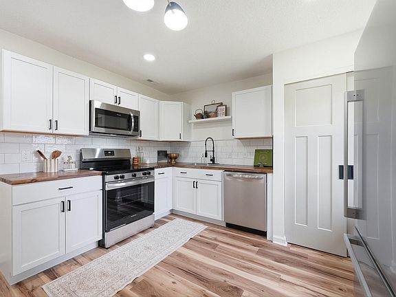 5th image of 5111 Camelot Dr