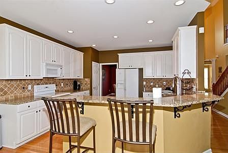 3rd image of 10995 Parkland Ct
