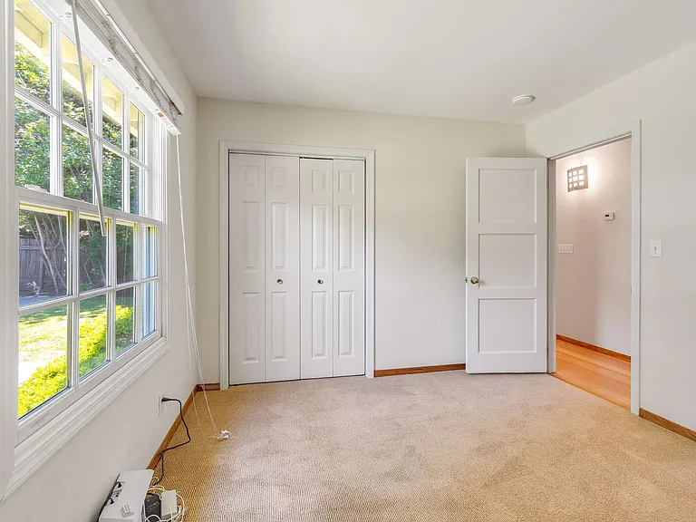 558 Beresford Ave — Photo 24