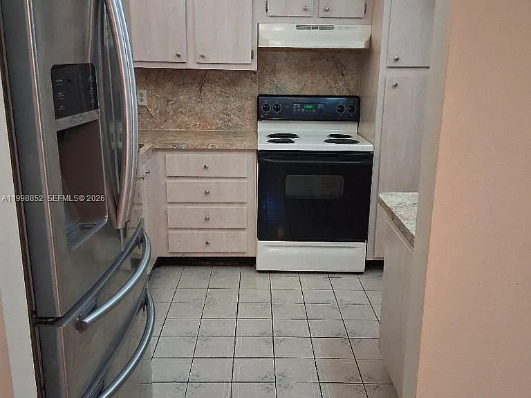 1100 Saint Charles Pl #213 — Photo 1