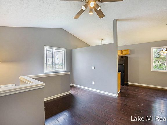 4th image of 627 Charles Ave SE