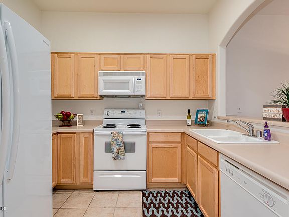 3rd image of 4533 N 22nd St Unit 117