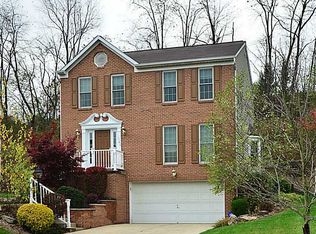 1041 Robinwood Dr, South Park, PA