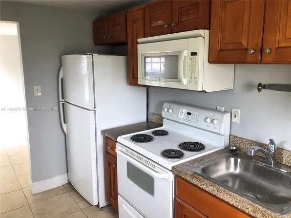 4017 SW 24th St APT 1-4, Hollywood, FL 33023