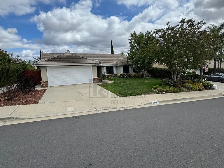 16517 Mountain St — Photo 1